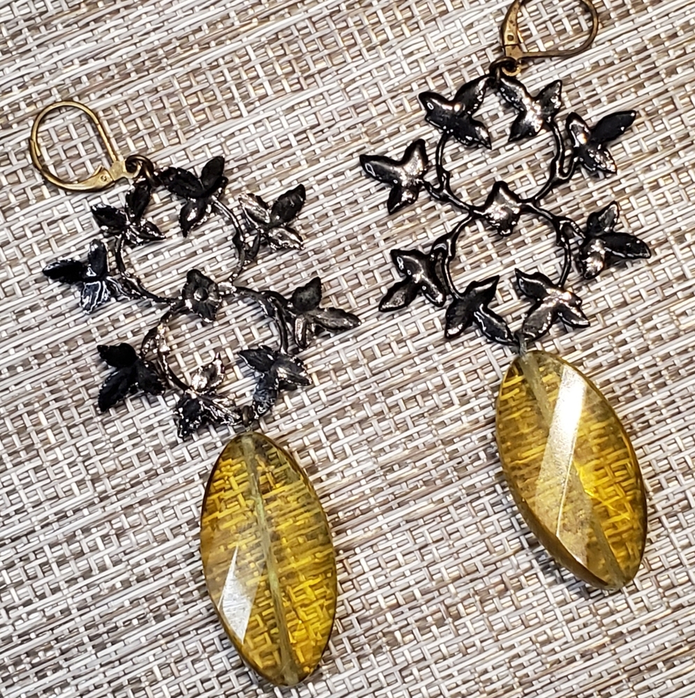 Leaf design earrings